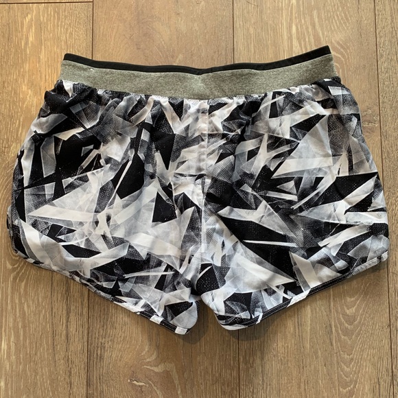 Athletic Shorts Patterned. - Picture 2 of 4